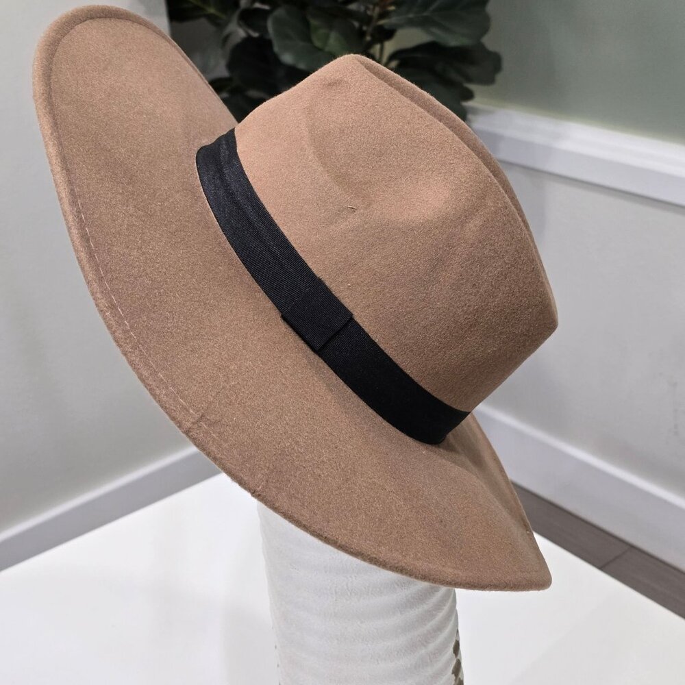 Windsor ✦ Tan Fedora Hat ✦ Wide Brim w/ Thick Black Ribbon Band Soft Poly NWT